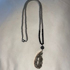 MOONSTRUCK Black and silver pearl long necklace